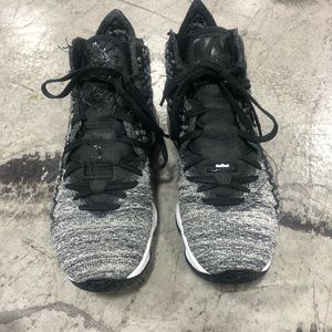 Nike LeBron 17 Basketball Shoes Black Size 9.5